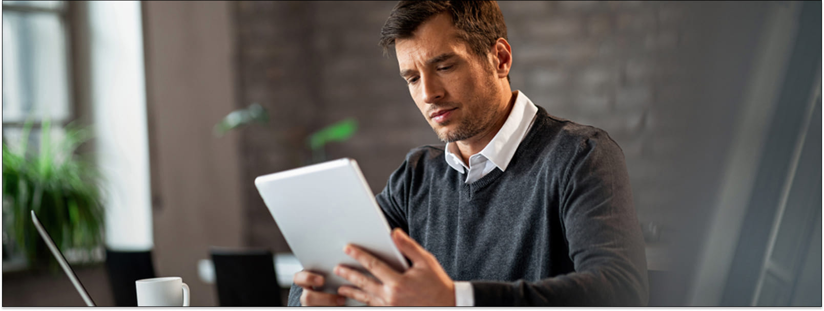 gerente intentando optimizar sus gastos de Marketing digital